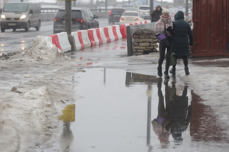 Люди и лужи