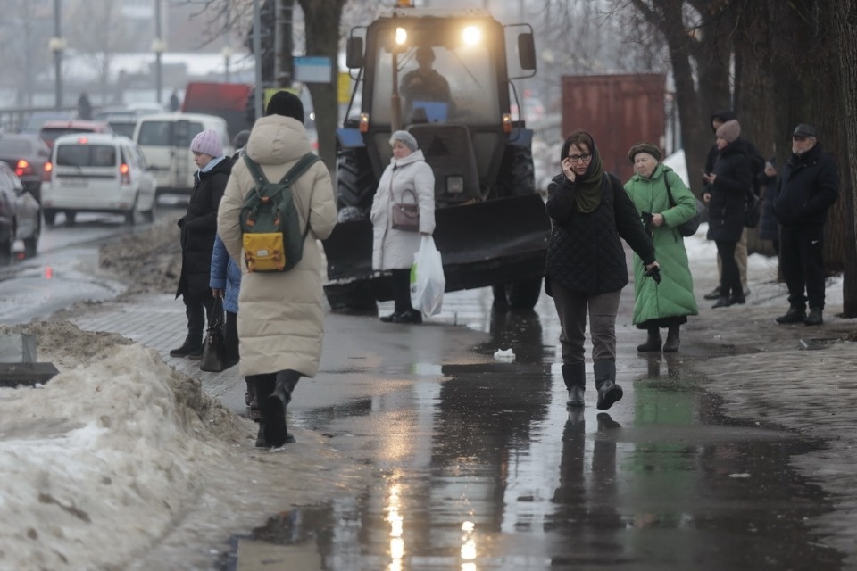 Люди и лужи