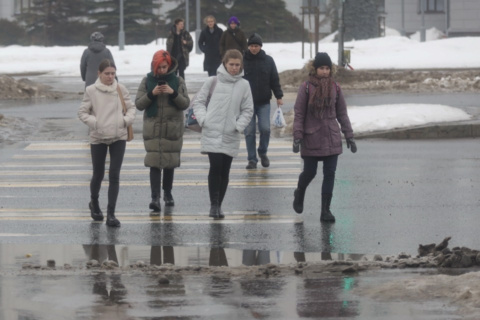 Люди и лужи