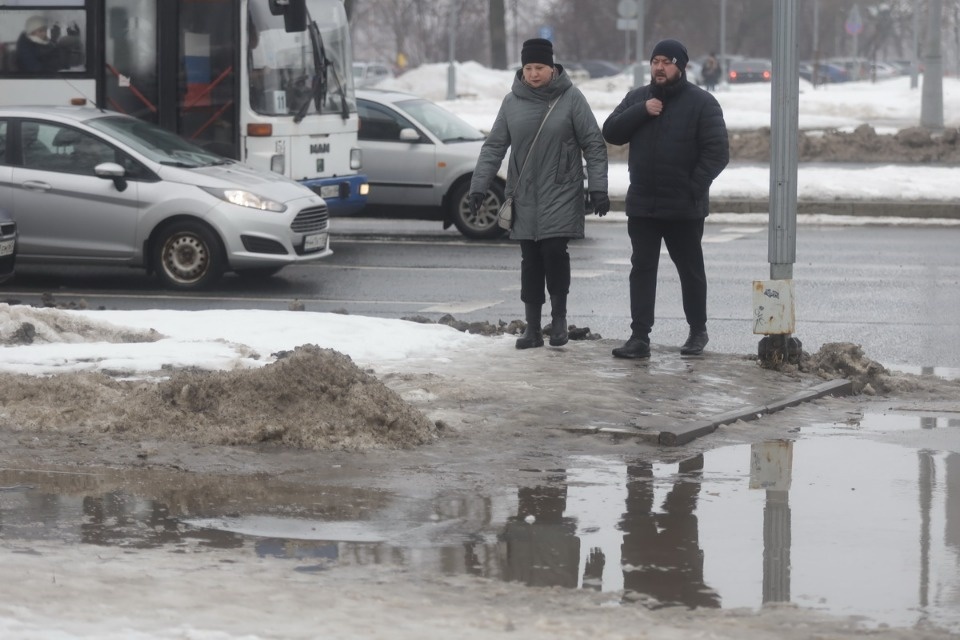 Люди и лужи