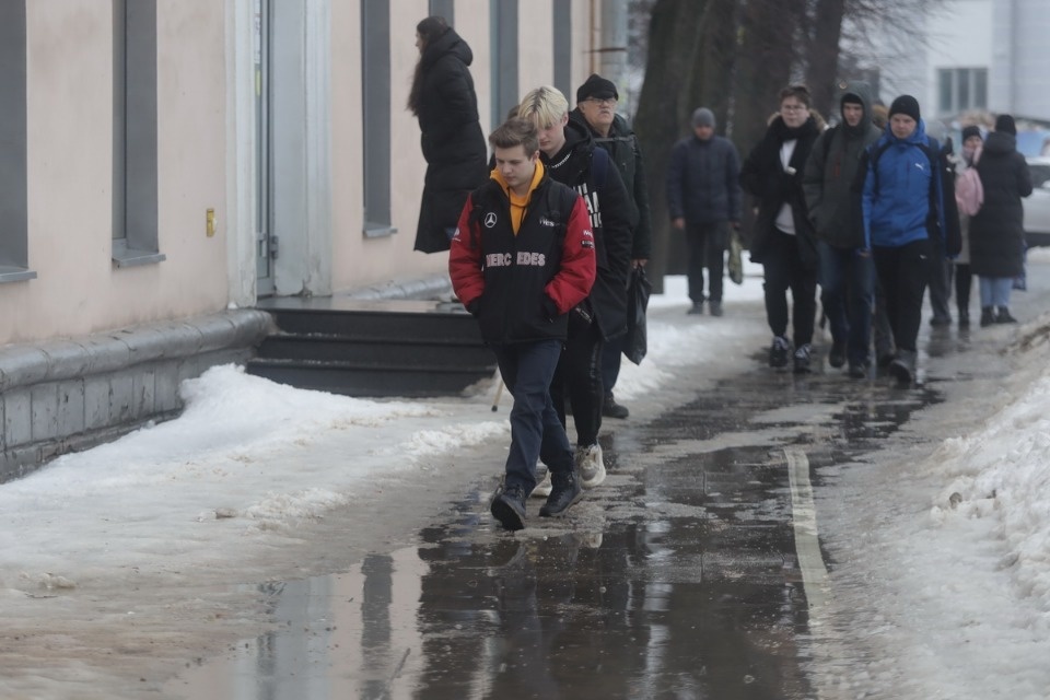 Люди и лужи