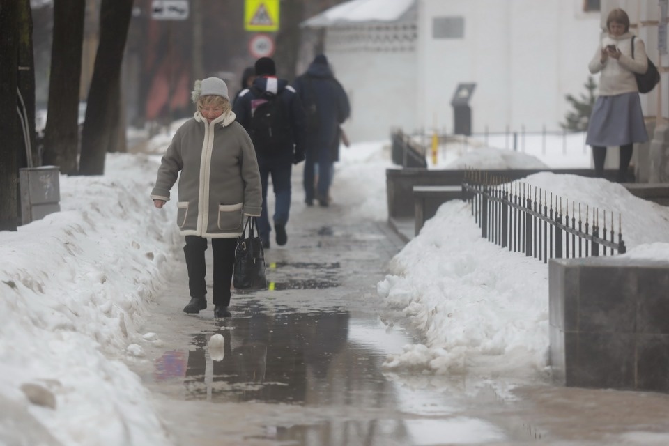 Люди и лужи