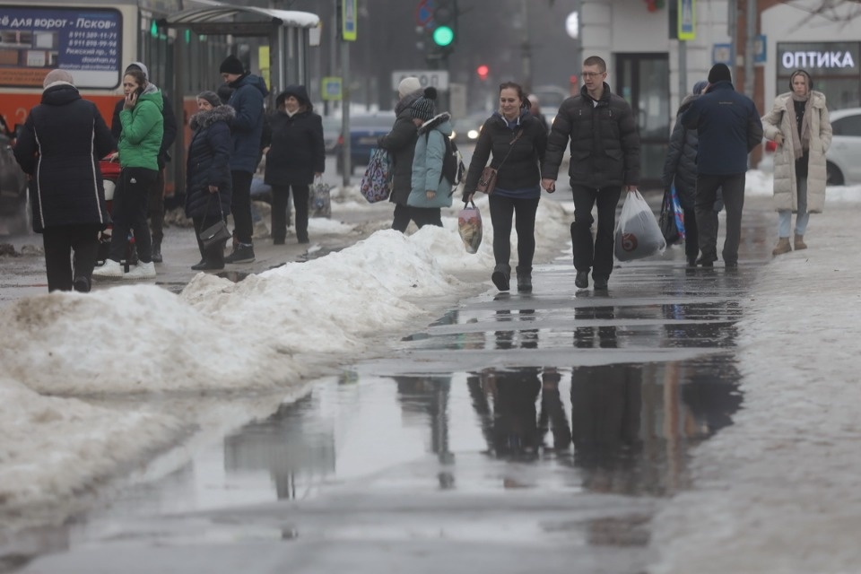 Люди и лужи