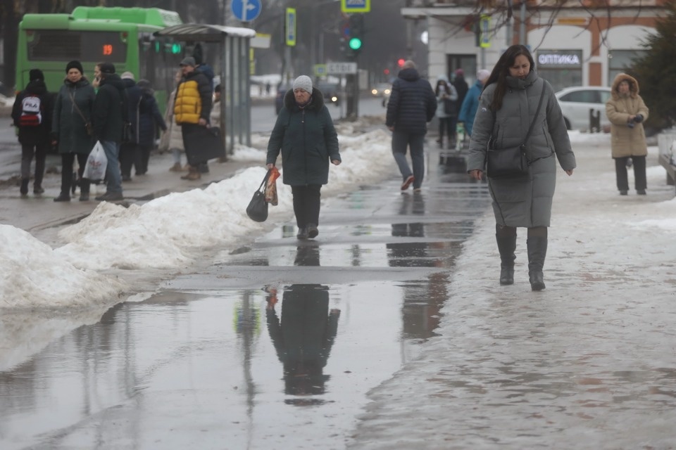 Люди и лужи