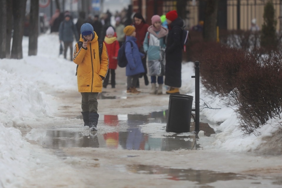 Люди и лужи