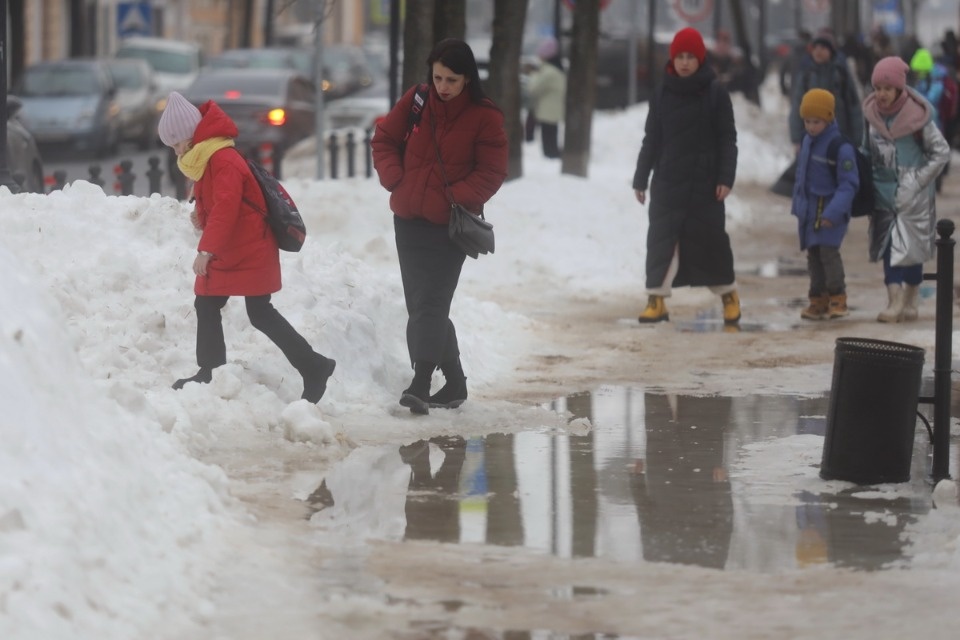 Люди и лужи