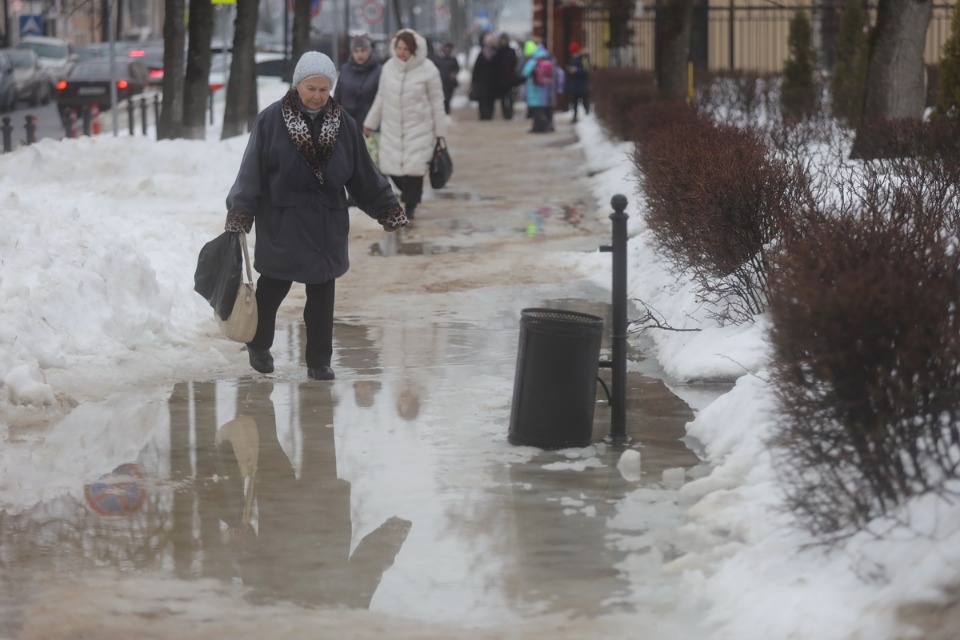 Люди и лужи