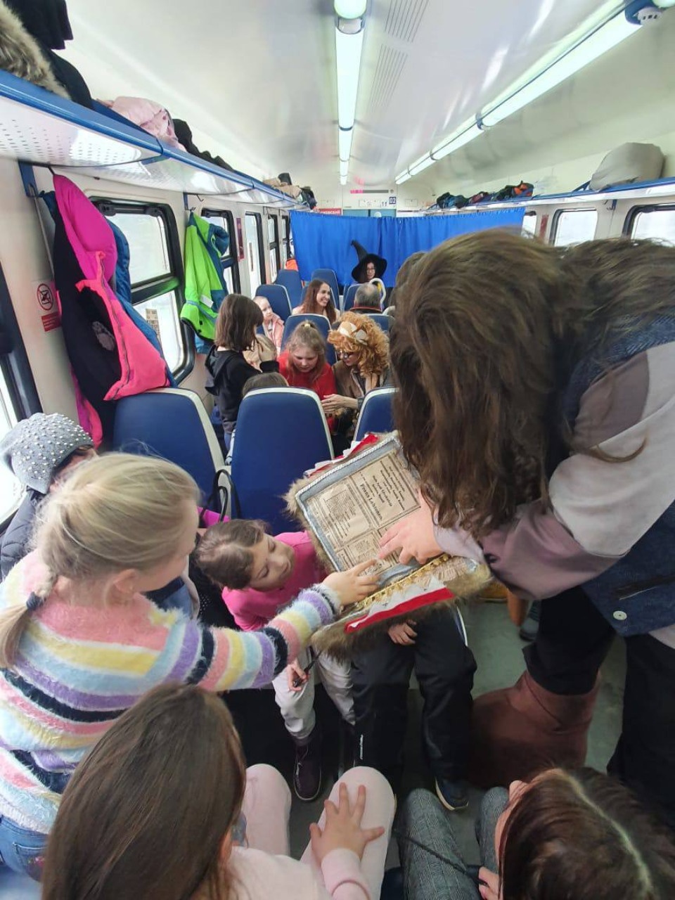 Псковский губернатор помог детям из детдома попасть в поезд Гарри Поттера