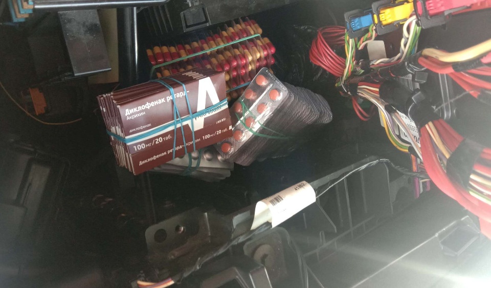 Псковская таможня обнаружила партию лекарств в тайнике автомобиля  