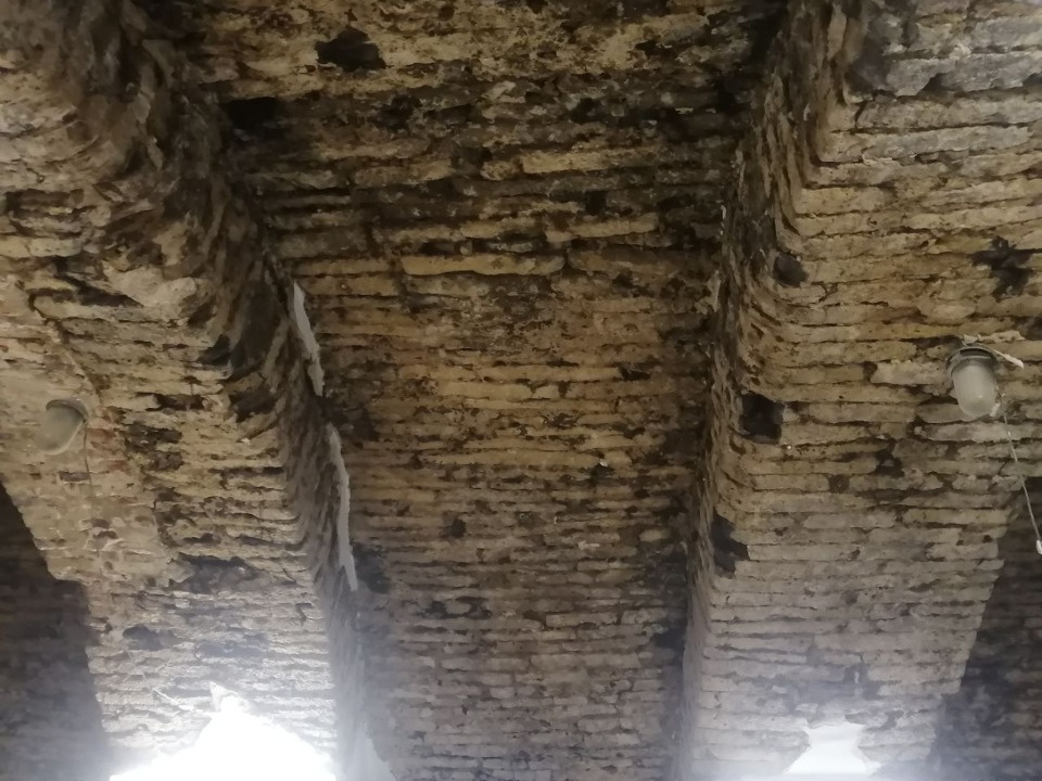 Разрушенные кладки сводов обнаружили в ходе реставрации церкви Псково-Печерского монастыря Разрушенные кладки сводов обнаружили в ходе реставрации церкви Псково-Печерского монастыря