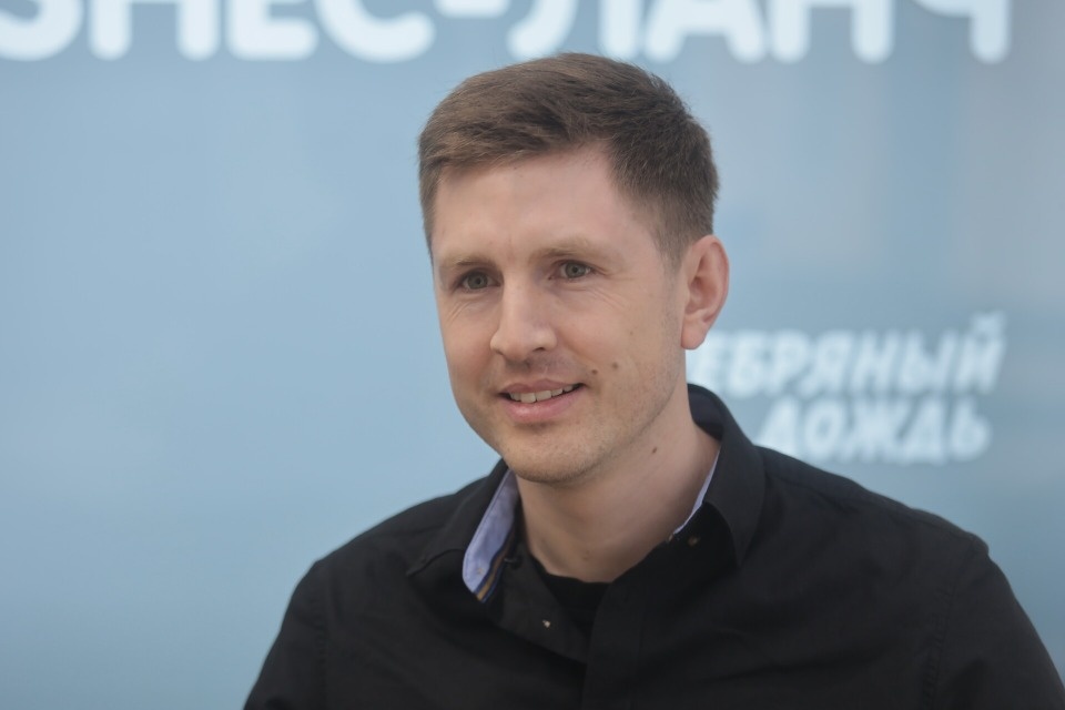 Мебель по дизайну нейросети планирует делать псковский столяр