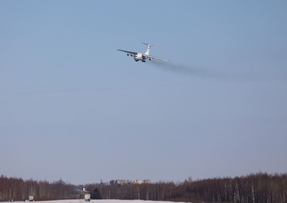 Экипажи авиационной части из Псковской области отработали элементы летной подготовки в Твери