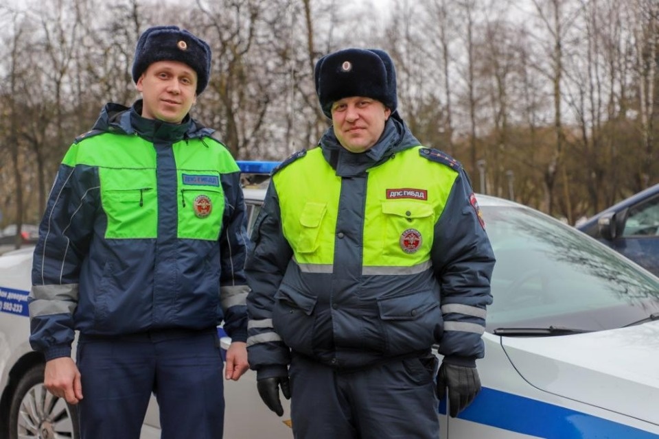 Полицейские купировали приступ эпилепсии у водителя в Пскове Полицейские купировали приступ эпилепсии у водителя в Пскове