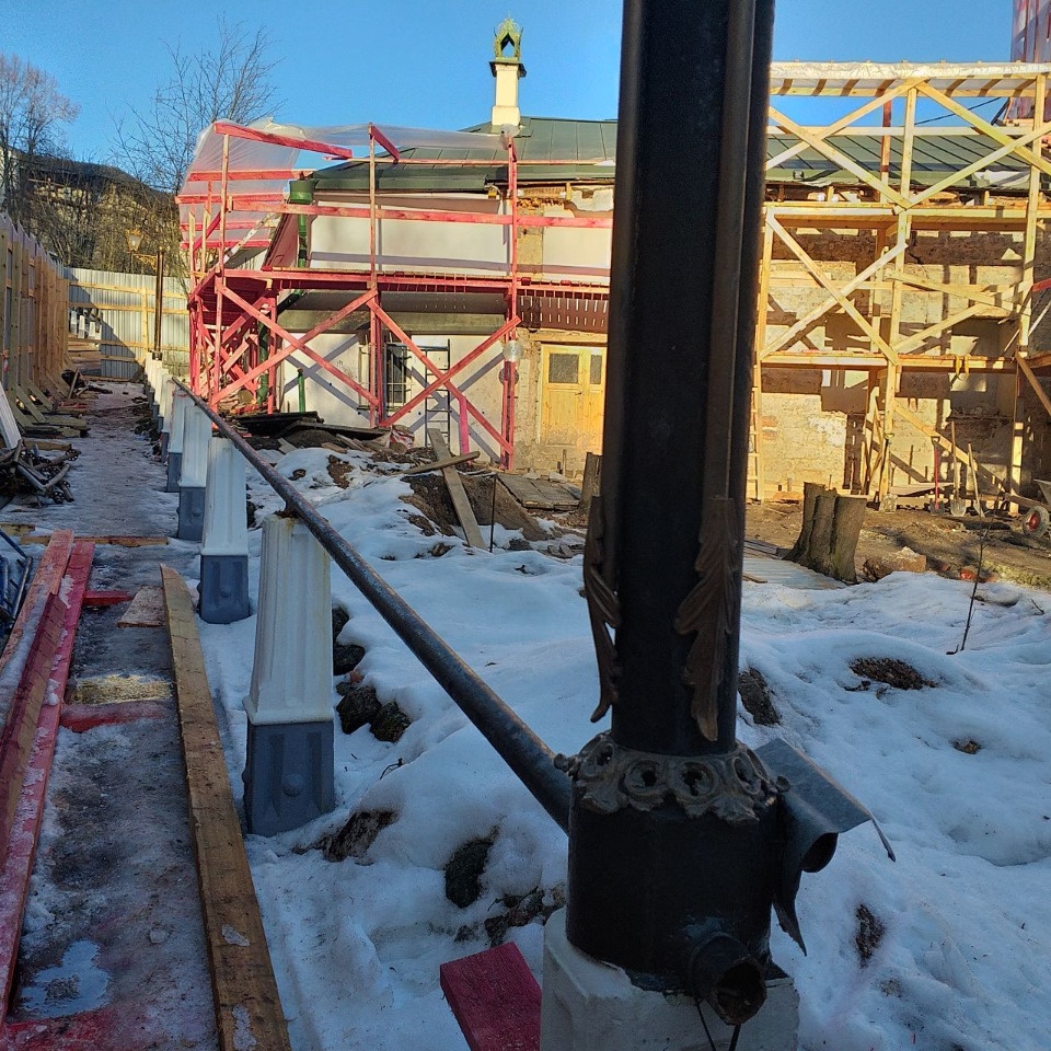 Исторический вход Лазаревского храма отремонтируют  в Псково-Печерском монастыре