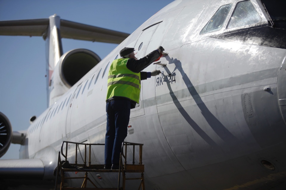 Из-за непогода самолет из Сочи не смог приземлиться в Пскове 