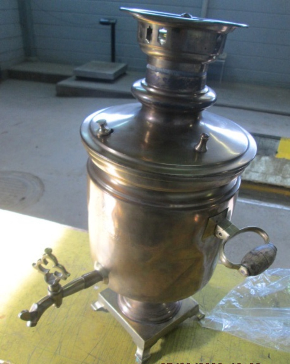 Псковские таможенники предотвратили незаконный ввоз в Россию старинных вещей