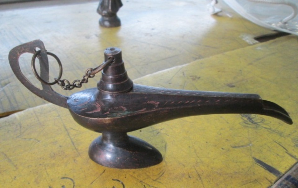 Псковские таможенники предотвратили незаконный ввоз в Россию старинных вещей