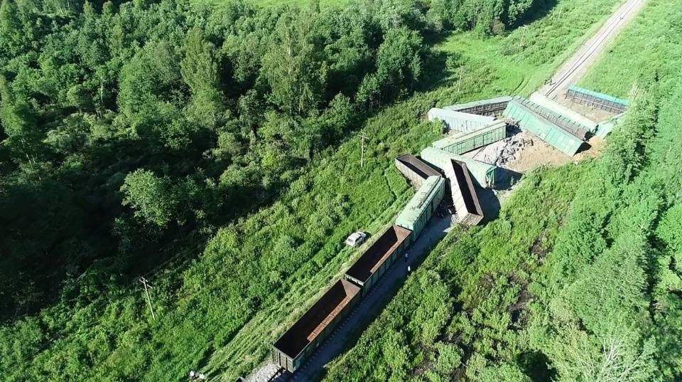 Начальник участка ж/д пути предстанет перед судом по факту схода вагонов поезда в Псковской области