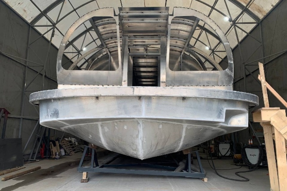 Строительство судна «Иния» для Пскова продолжается в Калининградской области