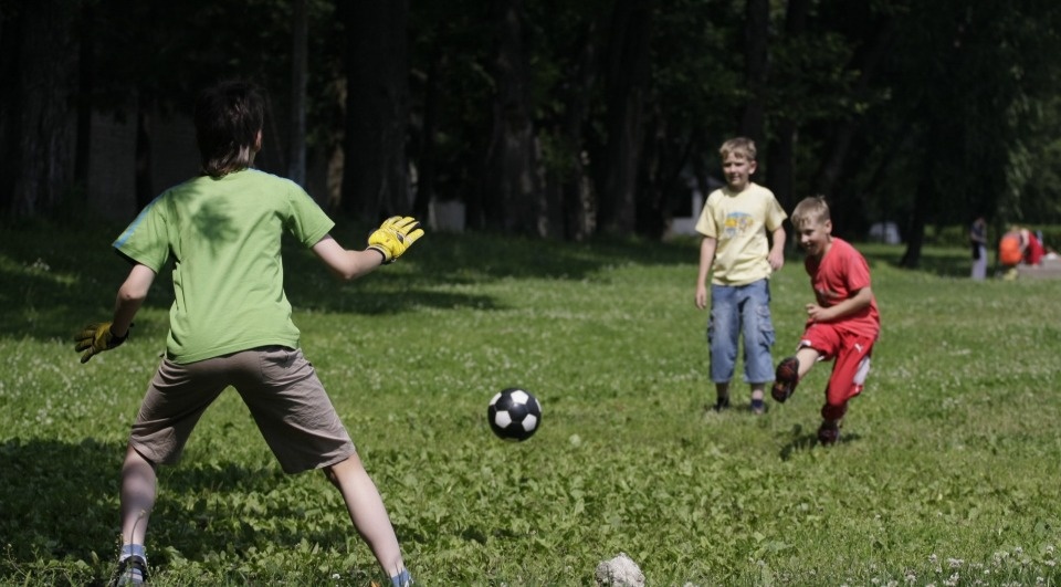 В псковских лагерях этим летом отдохнут свыше 15 тысяч детей