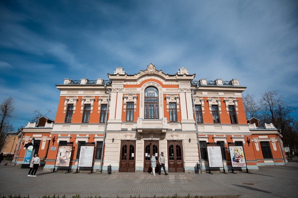 Около 96% составила посещаемость спектаклей в псковском драмтеатре в марте Около 96% составила посещаемость спектаклей в псковском драмтеатре в марте