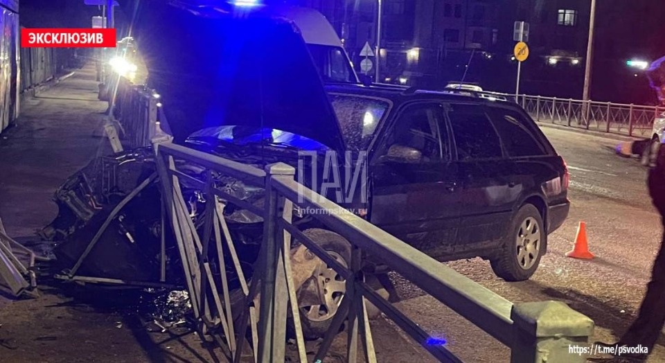 Пьяный водитель попытался уплыть с места ДТП в Пскове по реке Великой