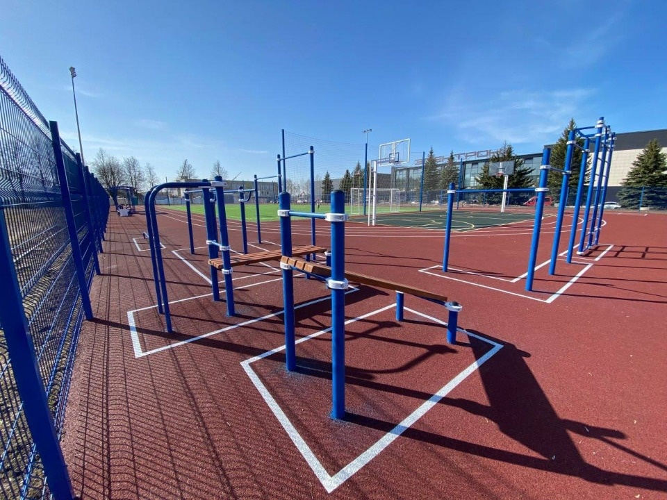 На стадионе «Электрон» в Пскове открылась спортивная площадка На стадионе «Электрон» в Пскове открылась спортивная площадка
