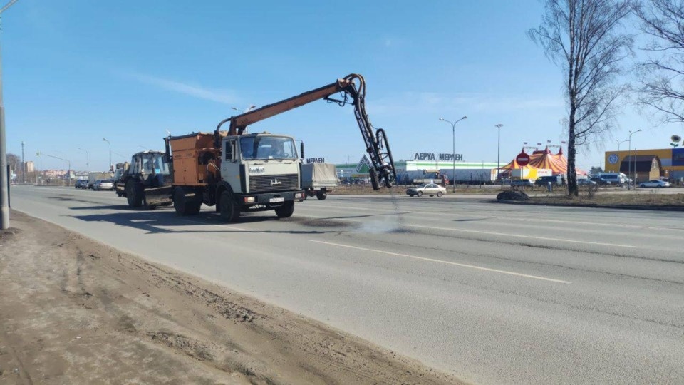 В Пскове начался ямочный ремонт дорог
