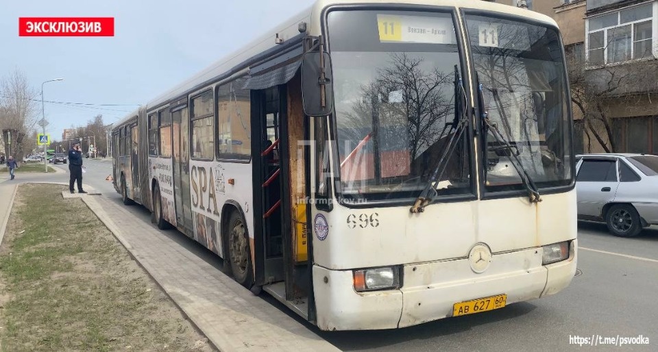 ДТП с участием автобуса произошло в Пскове по вине неизвестного