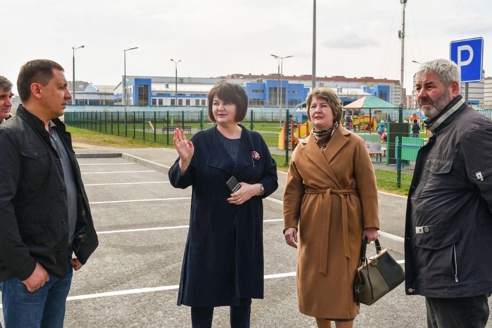 В Псковском районе завершены работы по обустройству автомобильной стоянки В Псковском районе завершены работы по обустройству автомобильной стоянки