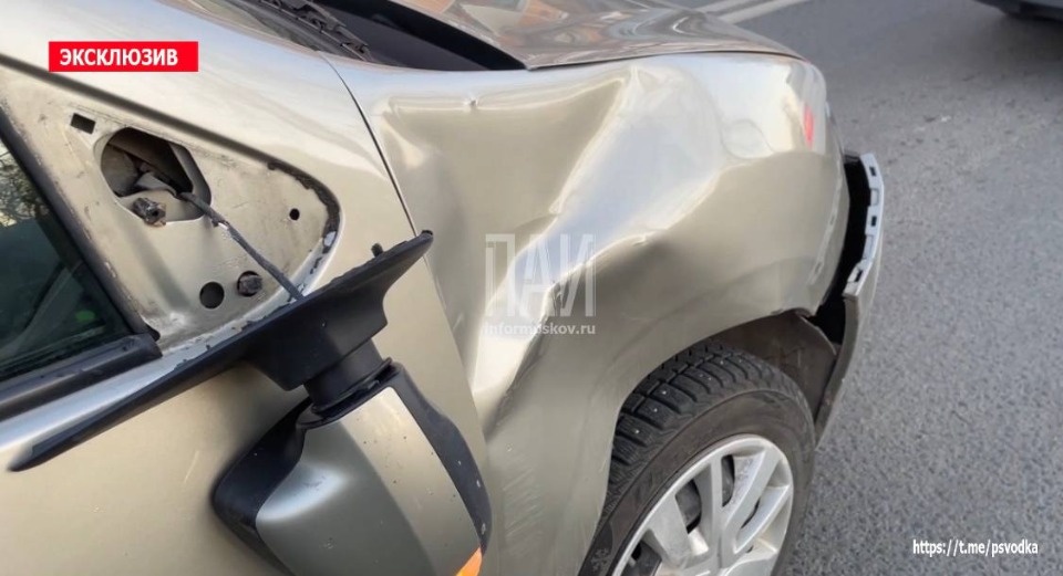 В Пскове ребенка на электросамокате сбил автомобиль