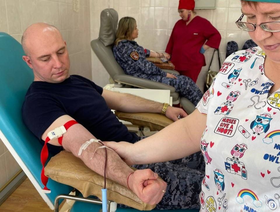 Псковские росгвардейцы приняли участие в добровольной сдаче крови Псковские росгвардейцы приняли участие в добровольной сдаче крови