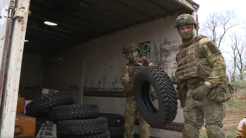 Более 50 тонн груза доставили Псковской бригаде спецназа в зону СВО