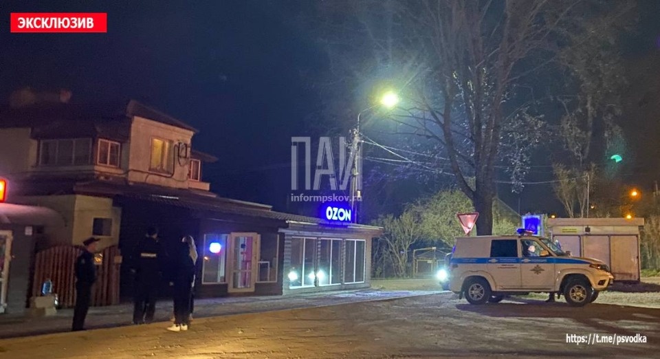 В Псковском районе мужчина выпал из окна хостела 