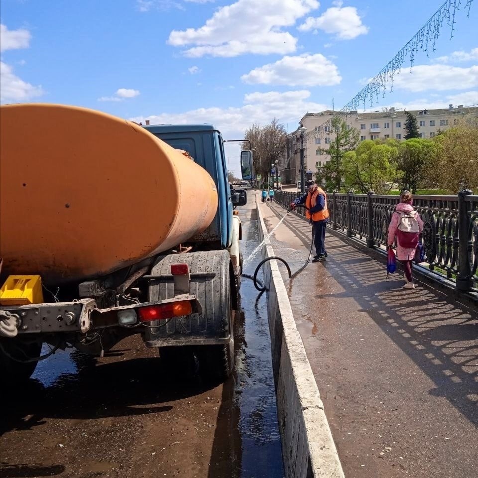 Промывка мостов началась в Великих Луках Промывка мостов началась в Великих Луках