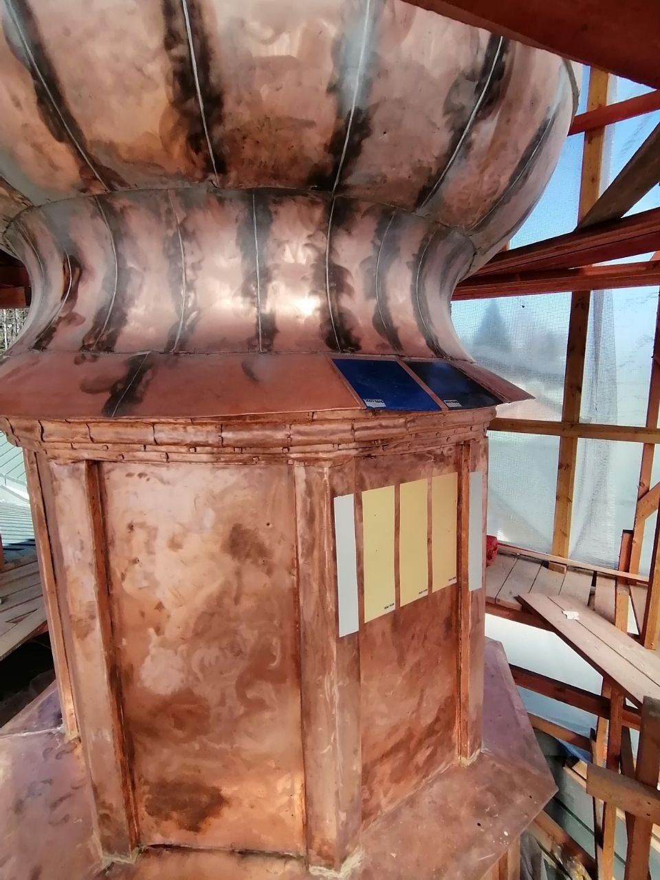 Купол и барабан обновили в Лазаревской церкви Псково-Печерского монастыря Купол и барабан обновили в Лазаревской церкви Псково-Печерского монастыря