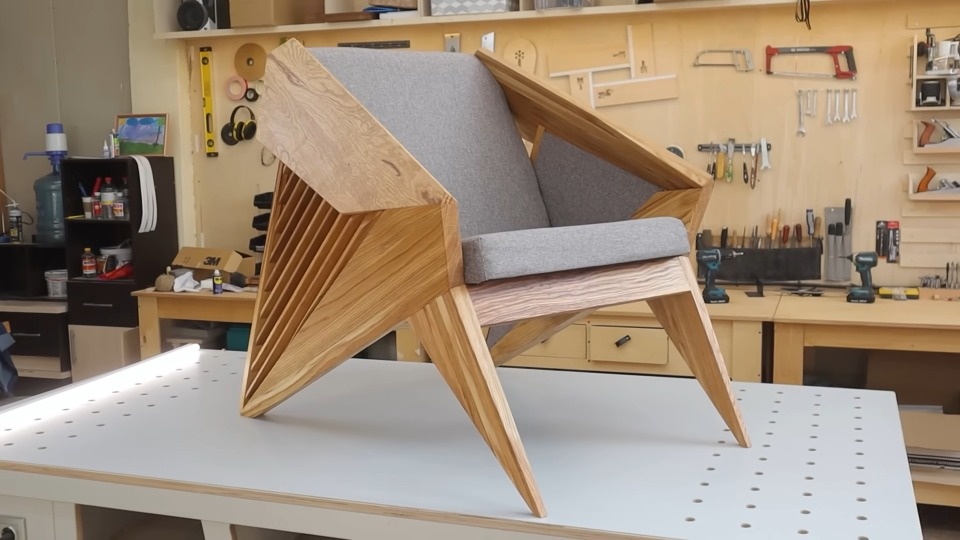 Пскович создал кресло, используя дизайн от нейросети Пскович создал кресло, используя дизайн от нейросети