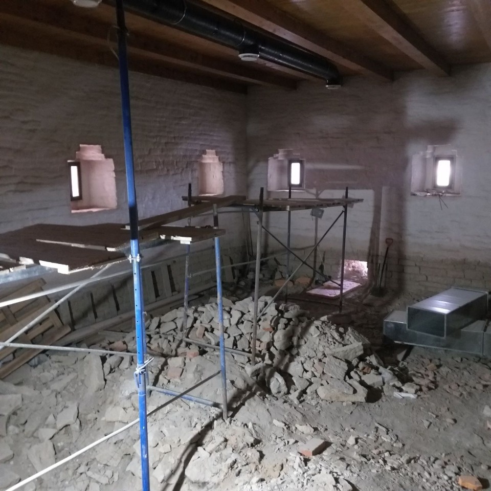 Реставрацию Пороховых погребов Псковского Кремля планируют завершить в июле 