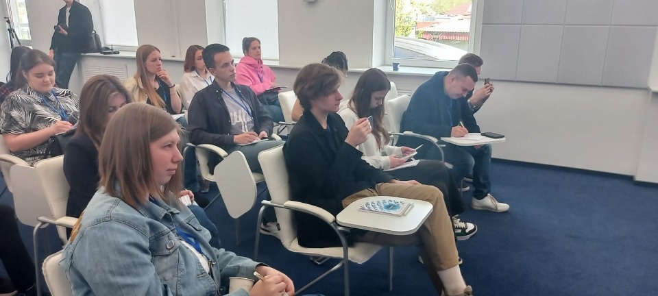 Занятия на базе Издательского дома «Медиацентр 60» провели для участников Школы медиа «МедиаМол»