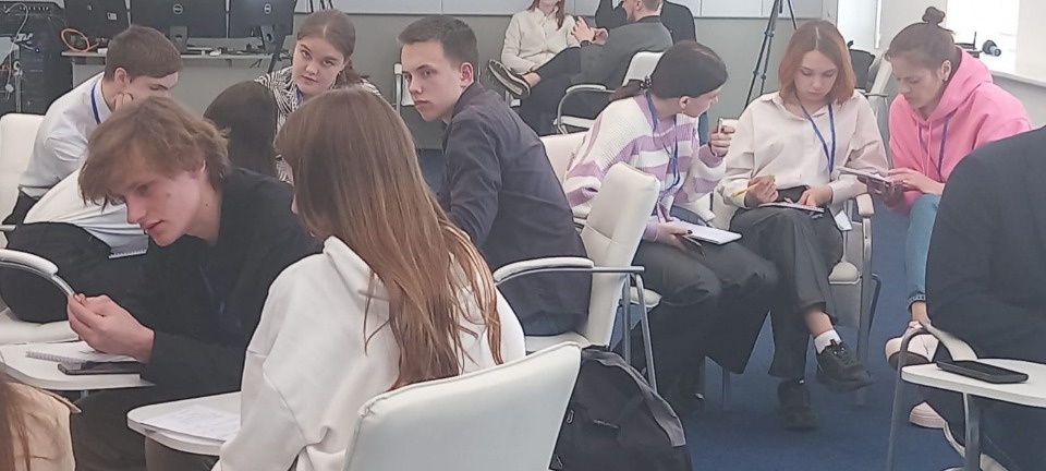 Занятия на базе Издательского дома «Медиацентр 60» провели для участников Школы медиа «МедиаМол»