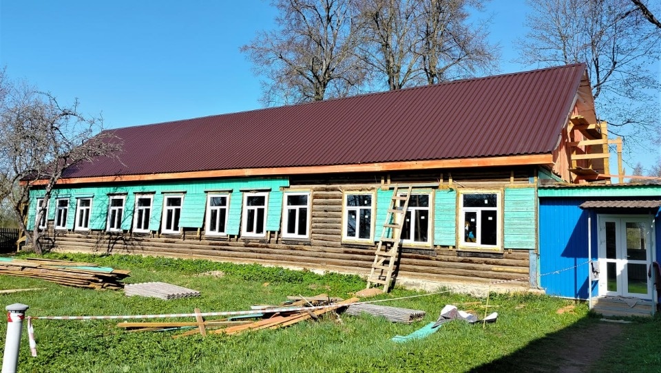 В куньинской деревне Каськово продолжается капитальный ремонт школы