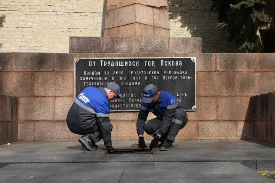 Псковские газовики подготовили Вечные огни к Дню Победы