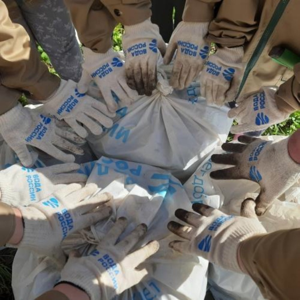 Более 27 км береговой линии псковских водоемов очистили от мусора в апреле