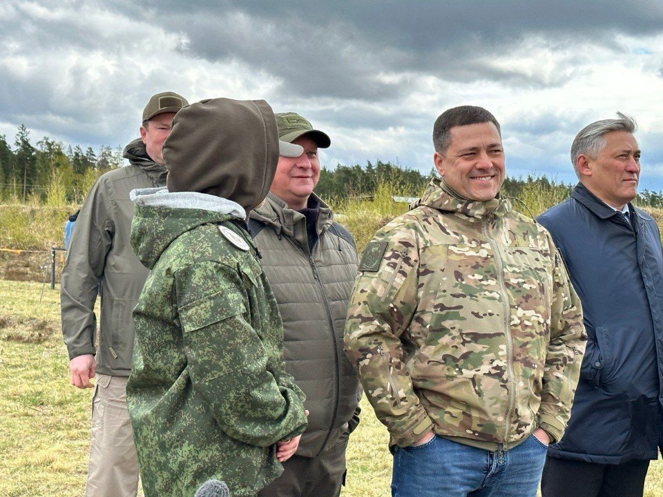 Михаил Ведерников посетил лагерь участников похода «Наследие» в Псковской области