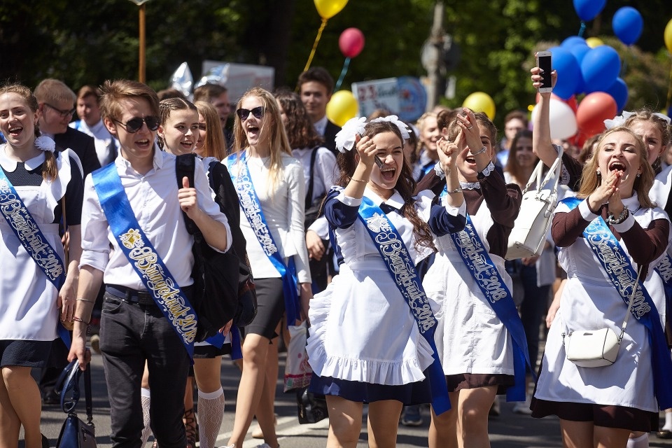 Без ковидных ограничений пройдут выпускные в школах Псковской области
