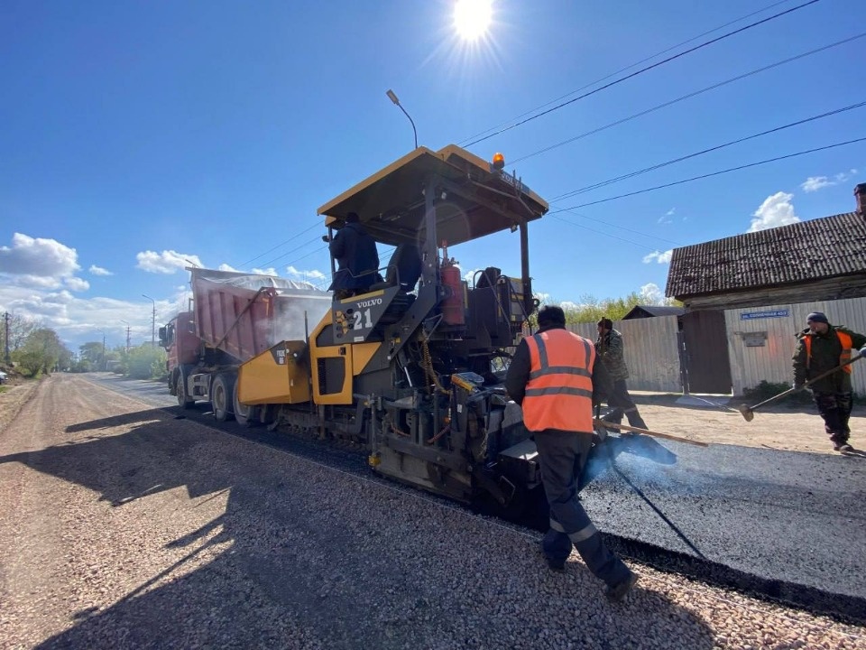 Улицу Солнечную ремонтируют в Пскове Улицу Солнечную ремонтируют в Пскове