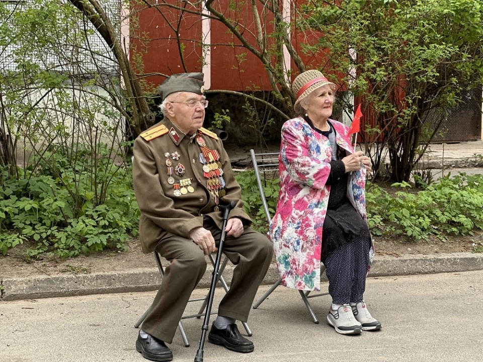 Концерты под окнами ветеранов Великой Отечественной войны проходят в эти  дни в Пскове