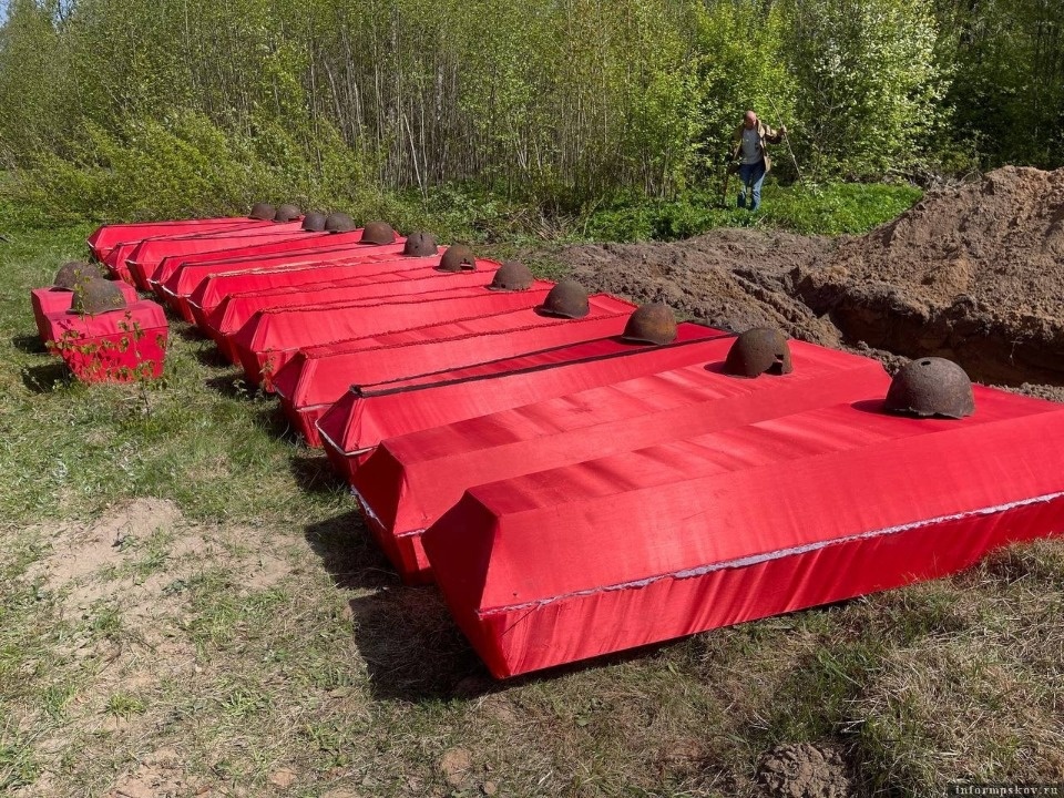 Порядка 140 бойцов Советской Армии захоронили в Псковской области 