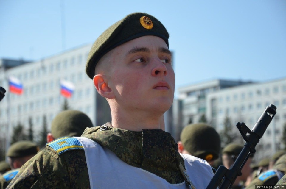 Житель Дедовичей участвовал в параде Победы в Москве Житель Дедовичей участвовал в параде Победы в Москве