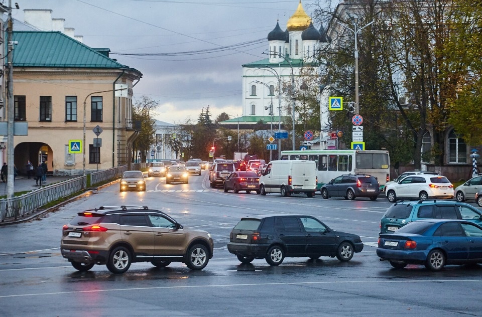 На нескольких улицах в Пскове изменилась организация дорожного движения На нескольких улицах в Пскове изменилась организация дорожного движения